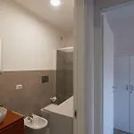 公寓 Bilocale Moderno In Zona Tranquilla, Parcheggio Gratuito Con Caffe E Altri Servizi Inclusi Non E , Ma Un Con Cucina *