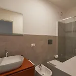 Bilocale Moderno In Zona Tranquilla, Parcheggio Gratuito Con Caffe E Altri Servizi Inclusi Non E , Ma Un Con Cucina * 佩鲁贾