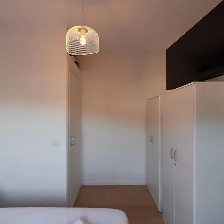 公寓 Bilocale Moderno In Zona Tranquilla, Parcheggio Gratuito Con Caffe E Altri Servizi Inclusi Non E , Ma Un Con Cucina 佩鲁贾