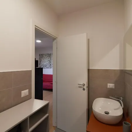 Bilocale Moderno In Zona Tranquilla, Parcheggio Gratuito Con Caffe E Altri Servizi Inclusi Non E , Ma Un Con Cucina 公寓