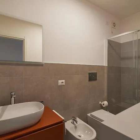 Bilocale Moderno In Zona Tranquilla, Parcheggio Gratuito Con Caffe E Altri Servizi Inclusi Non E , Ma Un Con Cucina * 佩鲁贾