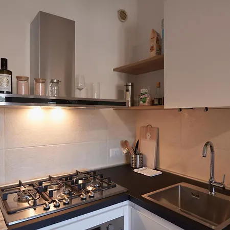 公寓 Bilocale Moderno In Zona Tranquilla, Parcheggio Gratuito Con Caffe E Altri Servizi Inclusi Non E , Ma Un Con Cucina *