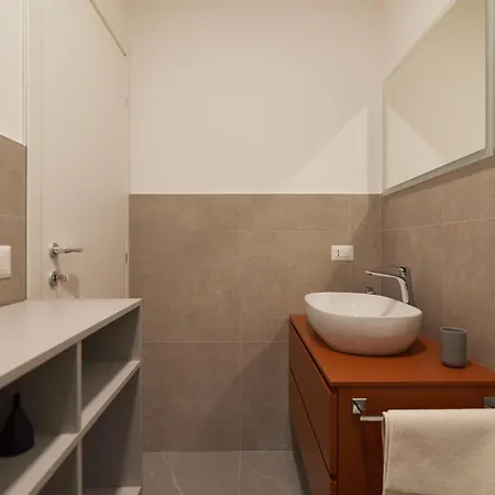 Bilocale Moderno In Zona Tranquilla, Parcheggio Gratuito