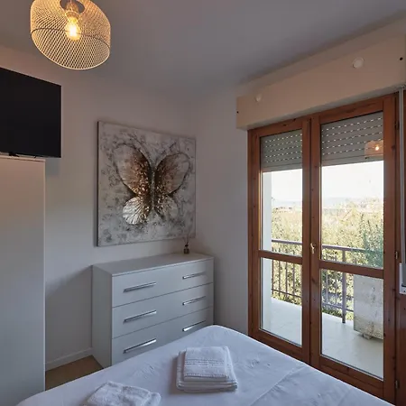 Bilocale Moderno In Zona Tranquilla, Parcheggio Gratuito