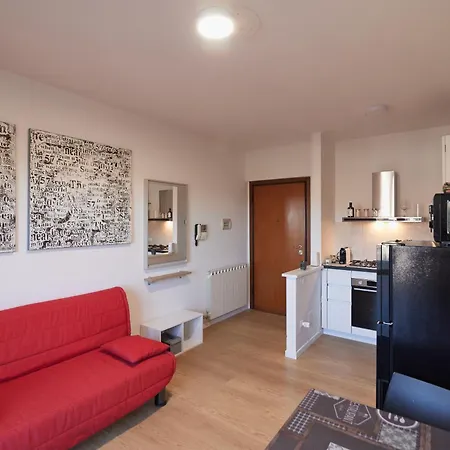 Bilocale Moderno In Zona Tranquilla, Parcheggio Gratuito *