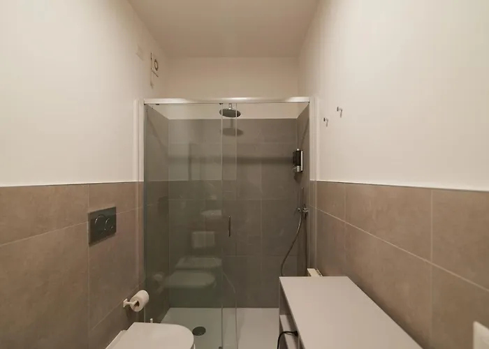 Bilocale Moderno In Zona Tranquilla, Parcheggio Gratuito Con Caffe E Altri Servizi Inclusi Non E , Ma Un Con Cucina アパート