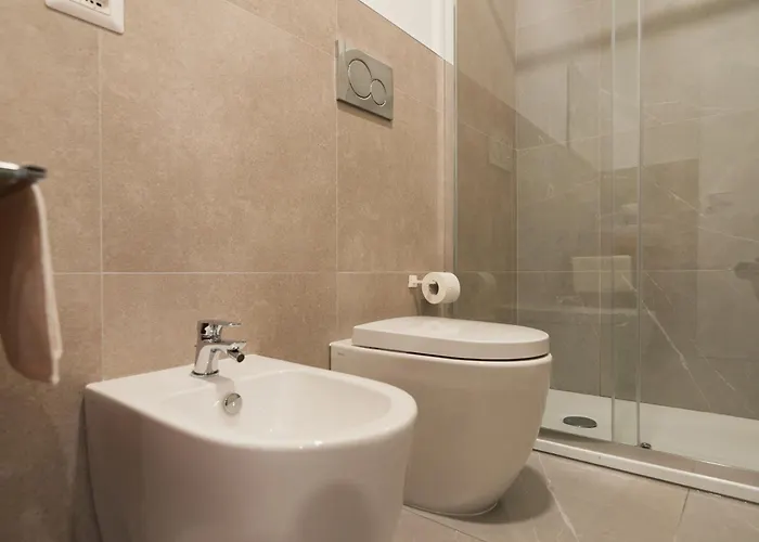 アパート Bilocale Moderno In Zona Tranquilla, Parcheggio Gratuito Con Caffe E Altri Servizi Inclusi Non E , Ma Un Con Cucina