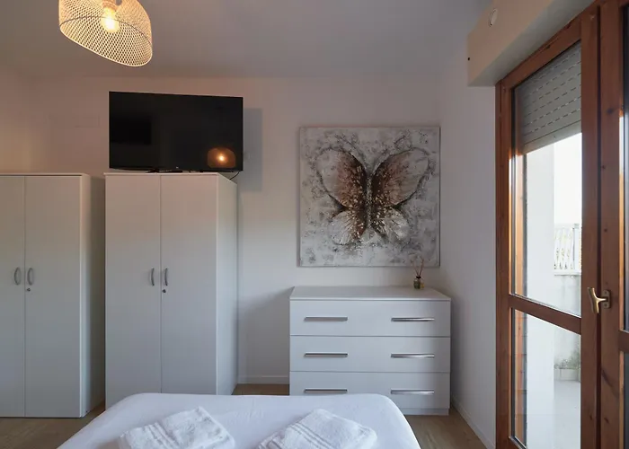 Bilocale Moderno In Zona Tranquilla, Parcheggio Gratuito Con Caffe E Altri Servizi Inclusi Non E , Ma Un Con Cucina アパート *