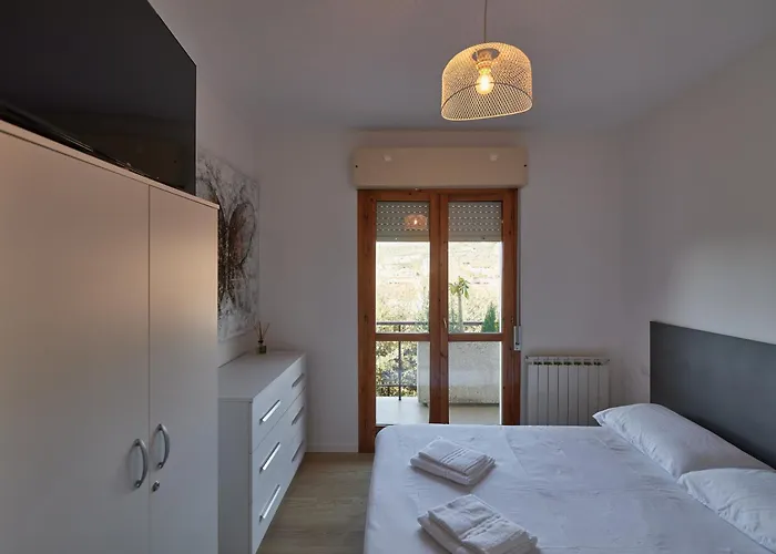 Bilocale Moderno In Zona Tranquilla, Parcheggio Gratuito Con Caffe E Altri Servizi Inclusi Non E , Ma Un Con Cucina アパート *