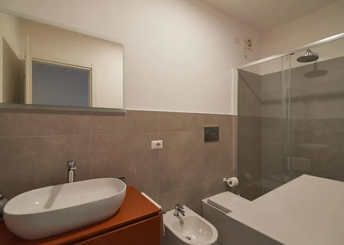 Bilocale Moderno In Zona Tranquilla, Parcheggio Gratuito Con Caffe E Altri Servizi Inclusi Non E , Ma Un Con Cucina * ペルージャ