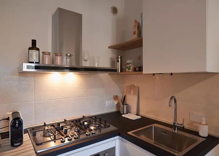 アパート Bilocale Moderno In Zona Tranquilla, Parcheggio Gratuito Con Caffe E Altri Servizi Inclusi Non E , Ma Un Con Cucina *